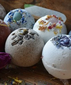 Flow Yoga Wear Rose Geranium & Rose Quartz Crystal Bath Bomb