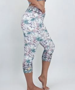 Flow Yoga Wear ❅ WINTER SALE ❅ Finch Forest Pure Capri Legging