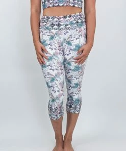 Flow Yoga Wear ❅ WINTER SALE ❅ Finch Forest Pure Capri Legging