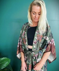 Flow Yoga Wear Hideaway Kimono Robe