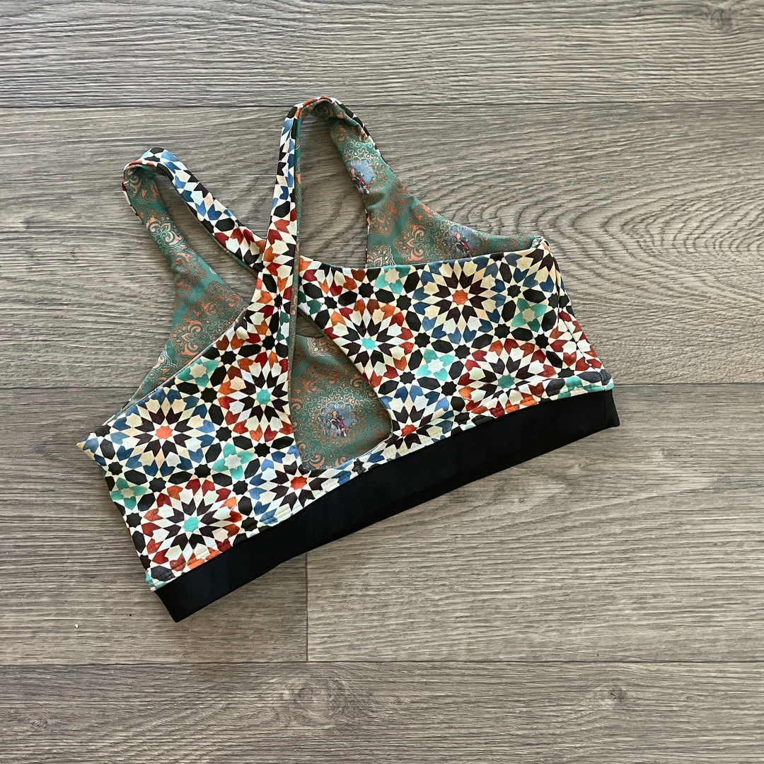 Flow Yoga Wear Kaleidoscope XS 8-10 Keyhole Crop Top 5 Flow Yoga Wear Kaleidoscope XS 8-10 Keyhole Crop Top