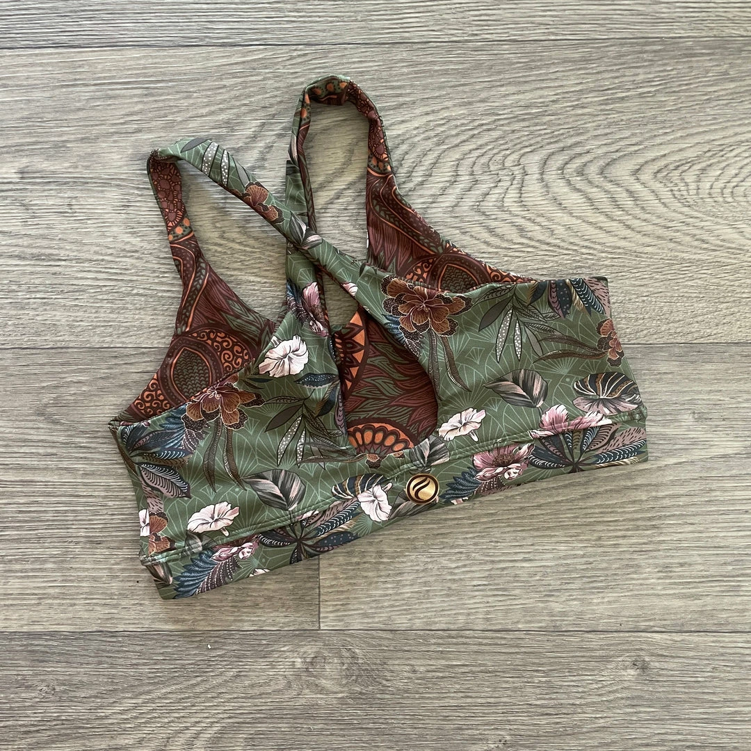 Flow Yoga Wear OUTLET Hideaway S 10-12 Keyhole Crop Top 5 Flow Yoga Wear OUTLET Hideaway S 10-12 Keyhole Crop Top