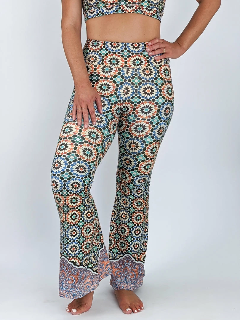Flow Yoga Wear ❅ WINTER SALE ❅ Kaleidoscope Flare 3 Flow Yoga Wear ❅ WINTER SALE ❅ Kaleidoscope Flare