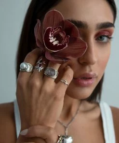 Flow Yoga Wear Little Star Ring || Silver With Rainbow Moonstone Jewellery