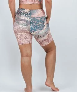 Flow Yoga Wear Pocket Shorties Luminous Pocket Shortie 7 Flow Yoga Wear Pocket Shorties Luminous Pocket Shortie