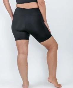 Flow Yoga Wear Midnight Black Compression Pocket Shortie