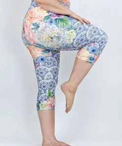 Flow Yoga Wear ❅ WINTER SALE ❅ Porcelain Peony Pure Capri Legging XS & XL