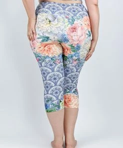 Flow Yoga Wear ❅ WINTER SALE ❅ Porcelain Peony Pure Capri Legging XS & XL